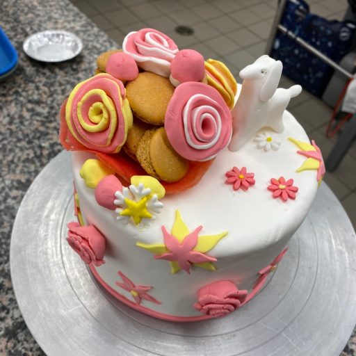 Cake decorating in pastry program
